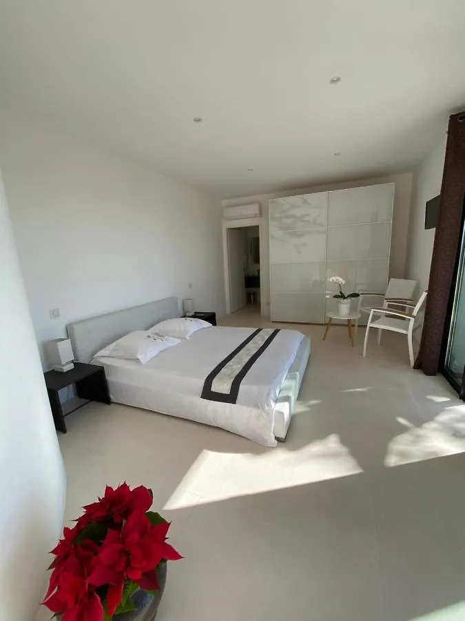 Villa Les Restanques Bandol Guest house